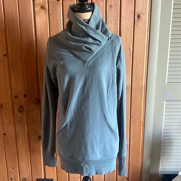 Asymmetrical Sweatshirt - Picture 1 of 7